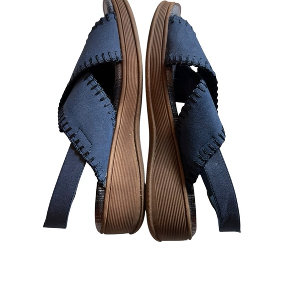 NWT MUK LUKS WOMENS DUSTY BLUE CROSSBAND PLATFORM SANDALS SIZE 9.5